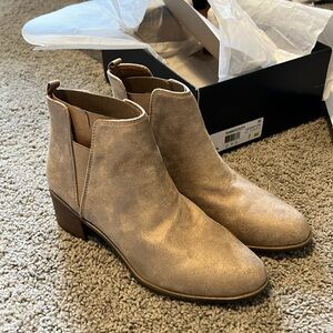 NWT size 7 Dr Scholls Tan Booties